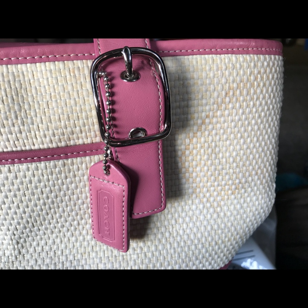 Authentic Coach Hand Bag For Spring! - image 8